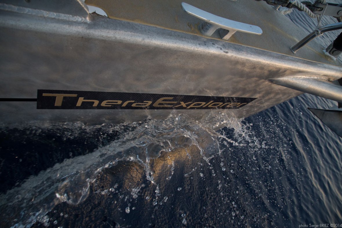 Thera explorer on dolphins road photographed by Serge Briez, ©2014 Cap médiations