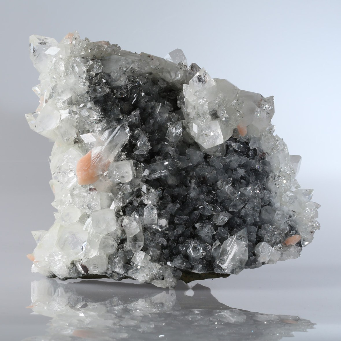 Apophyllite photographed by Serge Briez for Imagin'all (http://www.cristaux-sante.com)