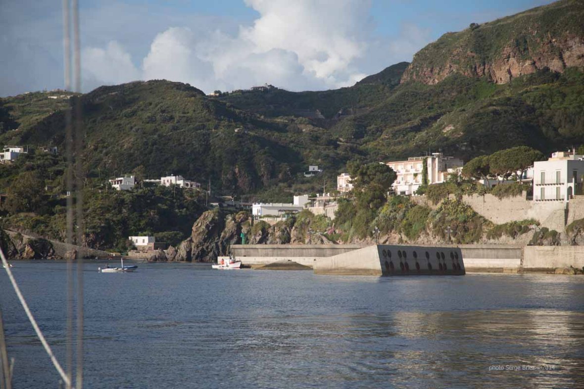 Lipari's Port , view of the boat Thera Explorer photographed by Serge Briez ©2014 Cap médiations, Thera Explorer