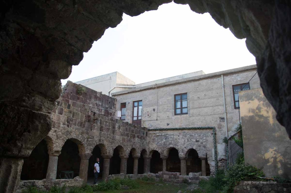 Cloister adjacent to the Basilica San Bartolomeo, Lipari photographed by Serge Briez ©2014 Cap médiations, Thera Explorer