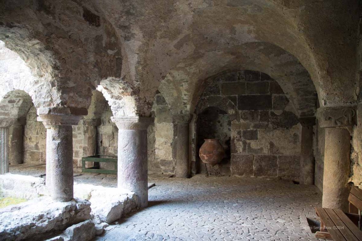 The eleventh century cloister, adjacent to the Basilica San Bartolomeo, Lipari photographed by Serge Briez ©2014 Cap médiations, Thera Explorer