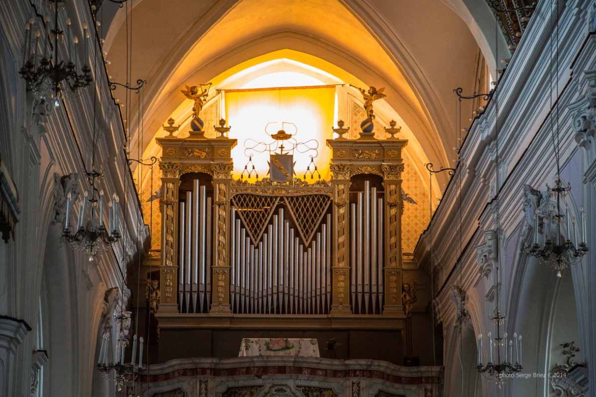 Orgue in the Basilica San Bartolomeo, Lipari Island photographed by Serge Briez ©2014 Cap médiations, Thera Explorer