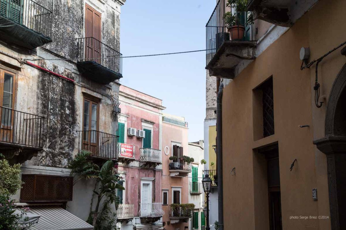 Streets of Lipari , Aeolian island photographed by Serge Briez ©2014 Cap médiations, Thera Explorer
