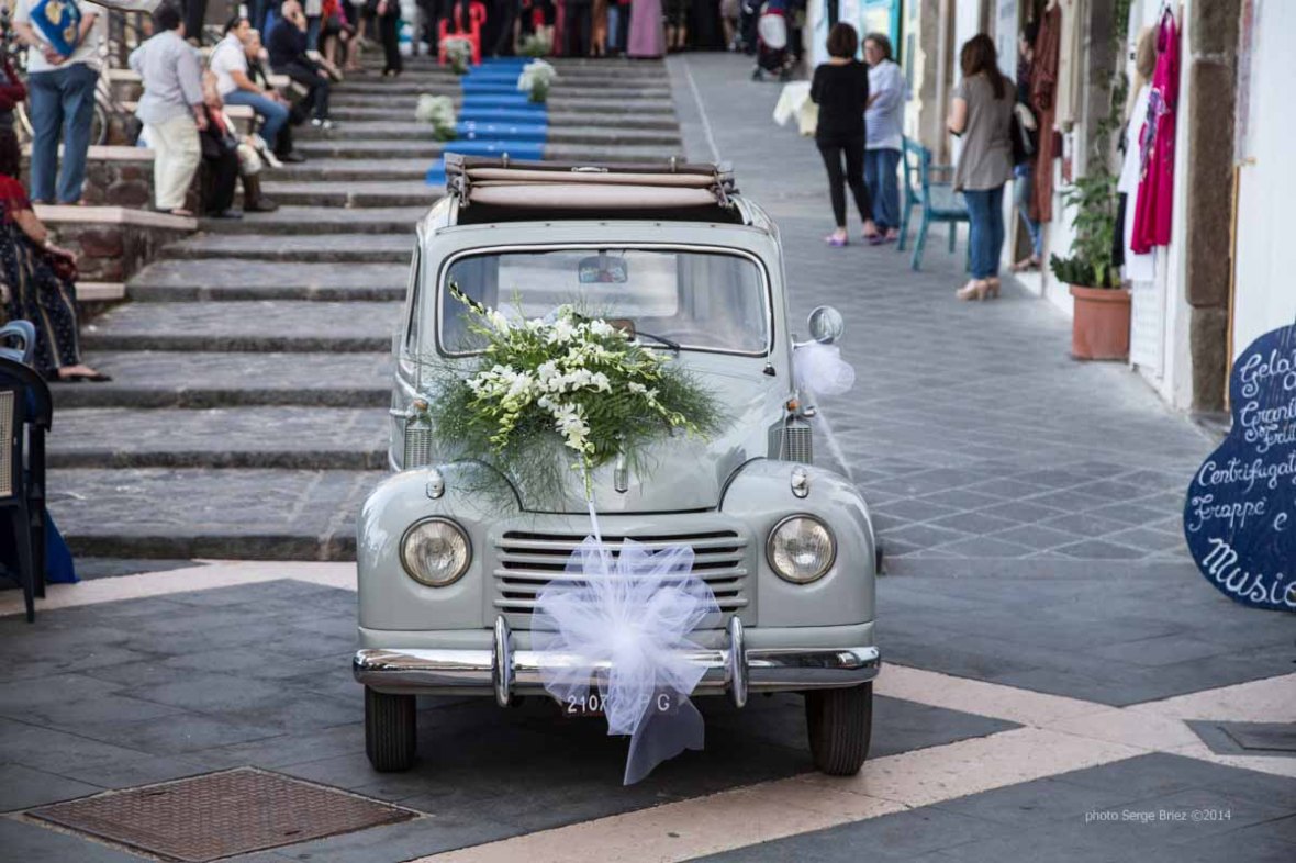 the bride's car is advanced, Lipari port photographed by Serge Briez ©2014 Cap médiations, Thera Explorer