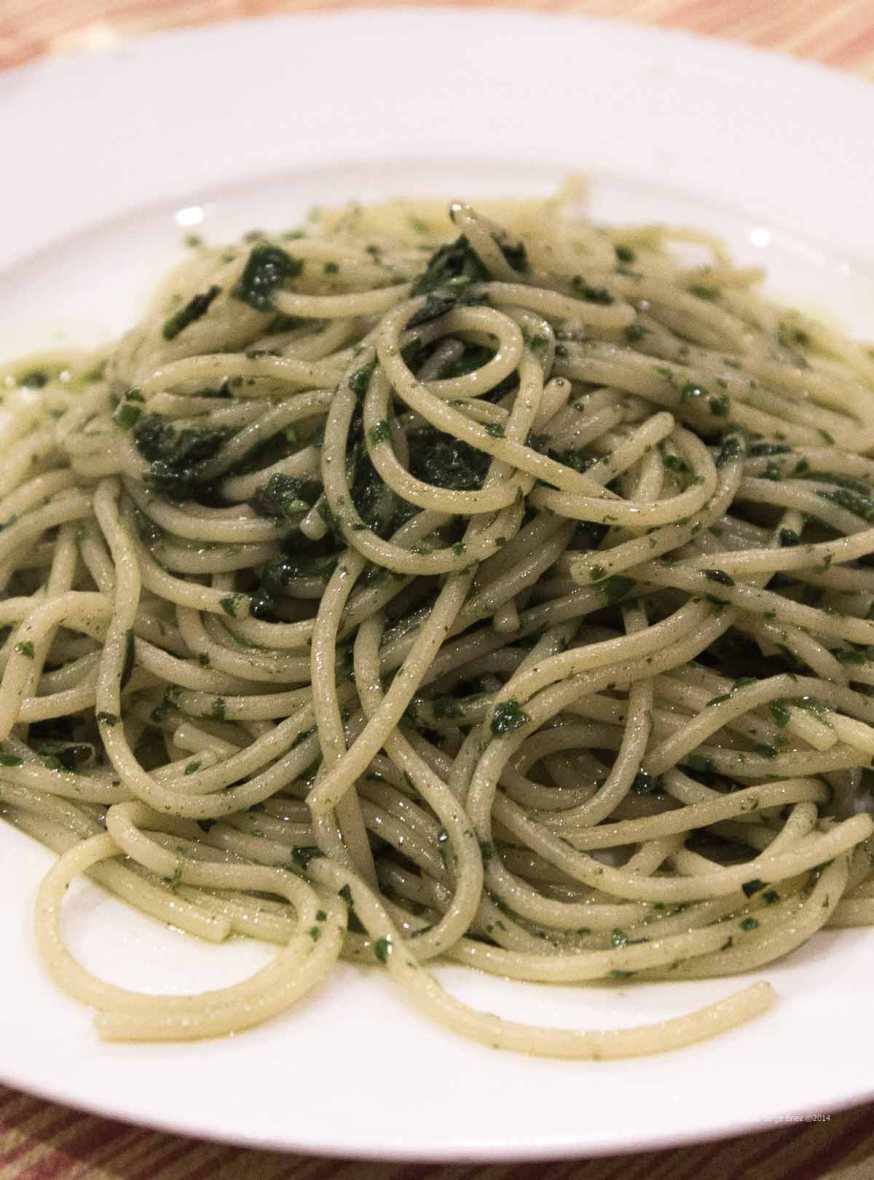 Spaghetti pesto to spaghetteria "Do Scogghiu" Ortigia Island, Syracuse photographed by Serge Briez ©2014 Cap médiations, Thera Explorer