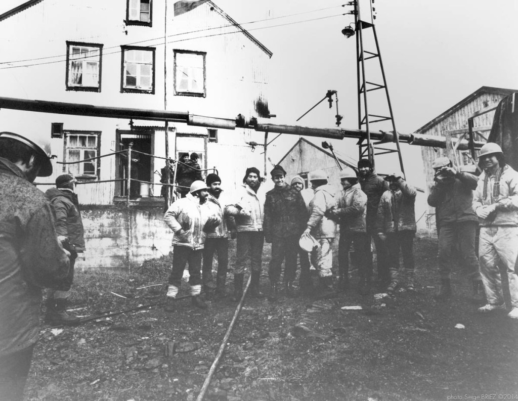 Alfredo Astiz amid civil Argentina, official day of Falklands occupation by Argentina, March 25, 1982, Leith harbour photographed by Serge Briez, ©2014 Cap médiations