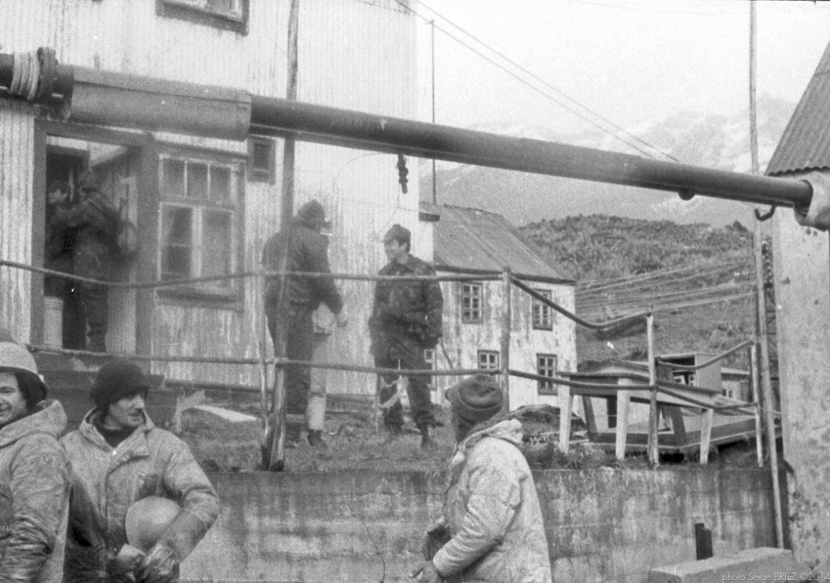 official day of Falklands occupation by Argentina, March 25, 1982, Leith harbour photographed by Serge Briez, ©2014 Cap médiations