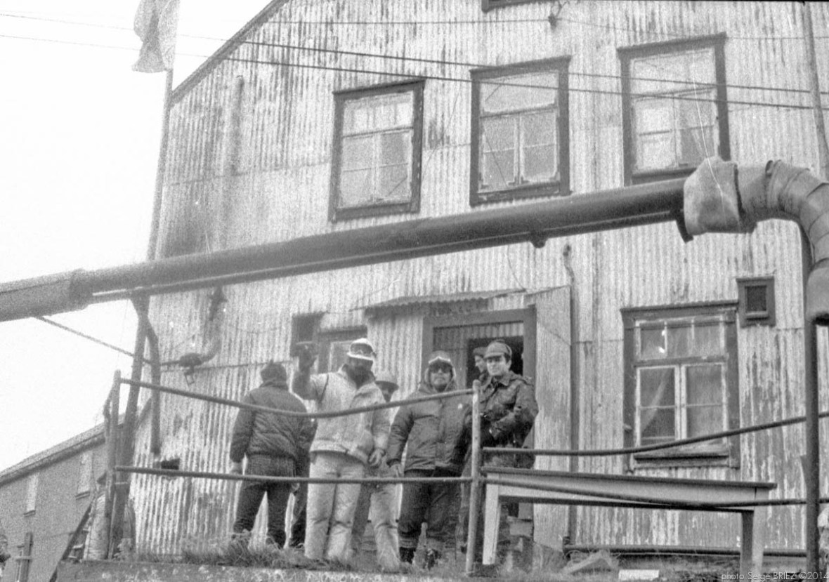 official day of Falklands occupation by Argentina, March 25, 1982, Leith harbour photographed by Serge Briez, ©2014 Cap médiations