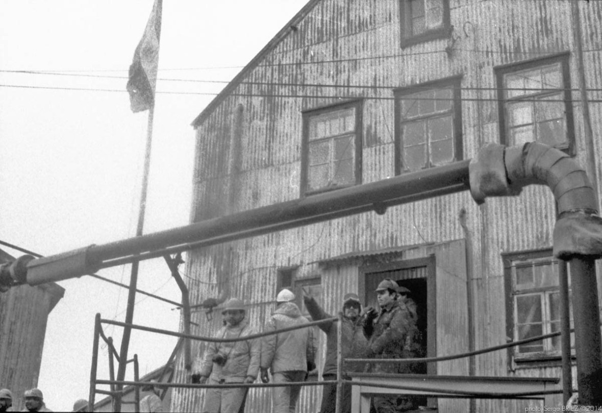 Argentina's flag-raising in falklands, official day of Falklands occupation by Argentina, March 25, 1982, Leith harbour photographed by Serge Briez, ©2014 Cap médiations