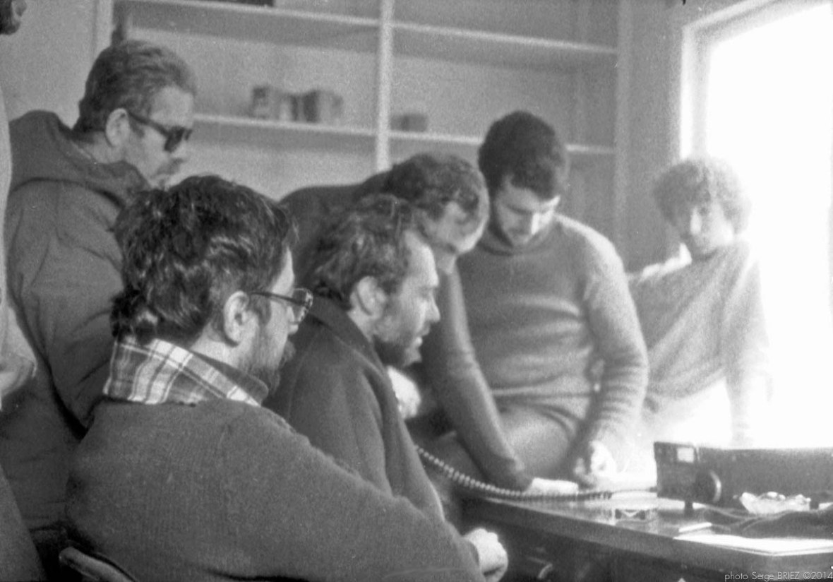 Communication with the Staff of the Argentine army to announce the occupied of the Malvinas by the Argentines, 25 mars 1982, photographed by Serge Briez, ©2014 Cap médiations