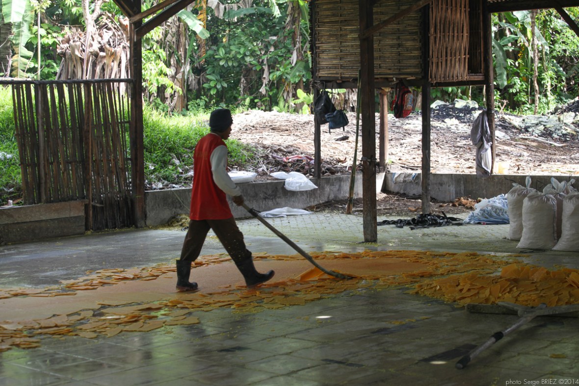 Sulfur's workers photographed by Serge Briez ©Serge Briez, Cap médiations