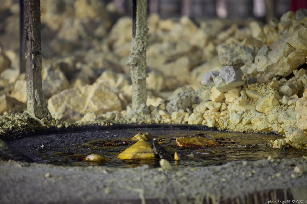 Sulfur Boiler in Java photographed by Serge Briez