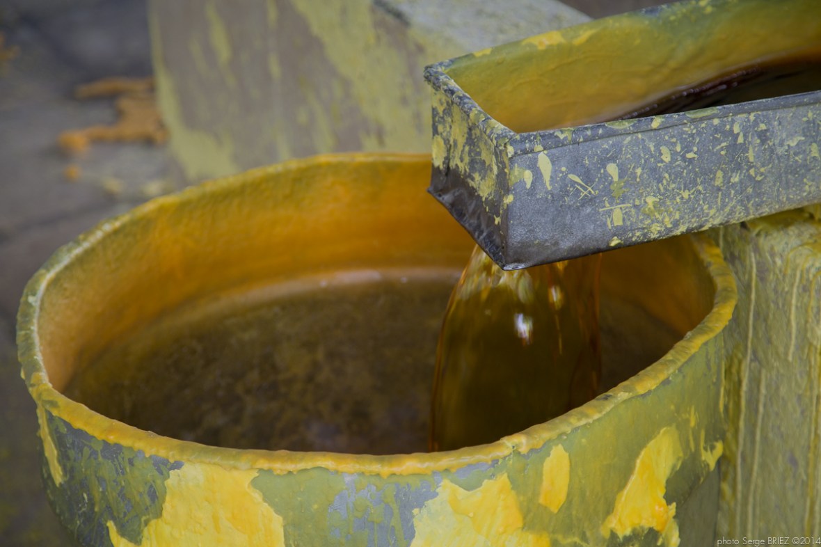 Sulfur Boiler in Java photographed by Serge Briez