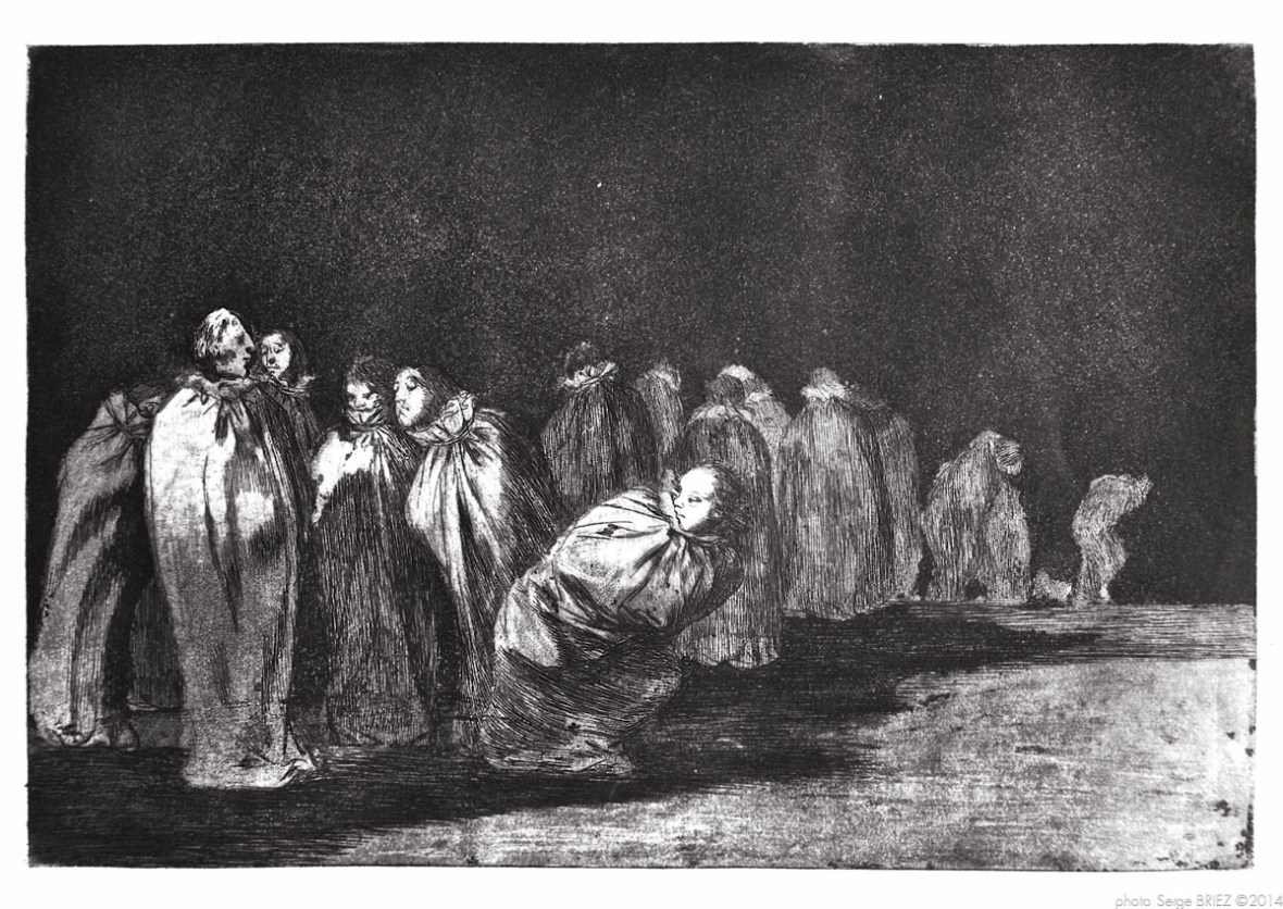 Print from the series "Los Disparates" (1864) by Francisco Goya. Plate 08 : "Los ensacados" photographed by Serge Briez ©2014 Cap médiations