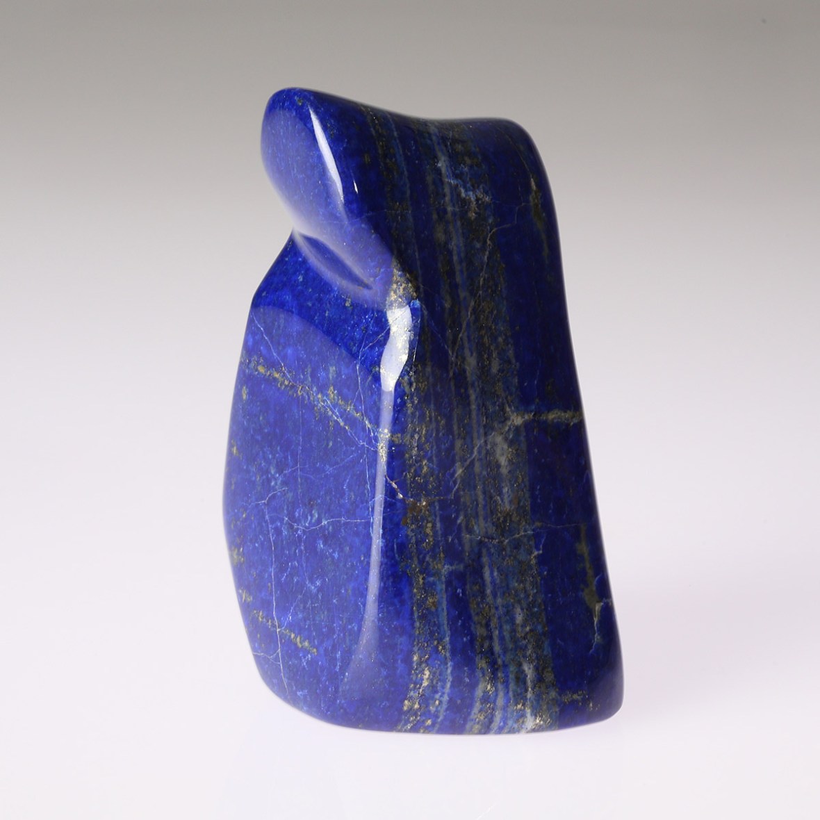 Lapis Lazuli photographed by Serge Briez for Imagin'all (http://www.cristaux-sante.com)