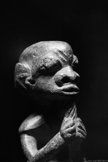 anthropomorphic statute, Primitive art,in museum quai Branly photographed by Serge Briez, ©2014 Cap médiations