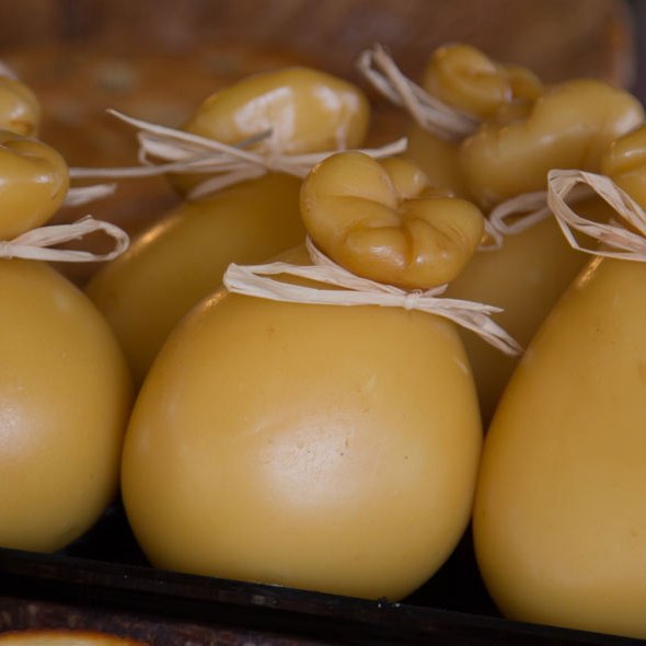 Caciocavallo, Syracuse Market photographed by Serge Briez ©2014 Cap médiations, Thera Explorer