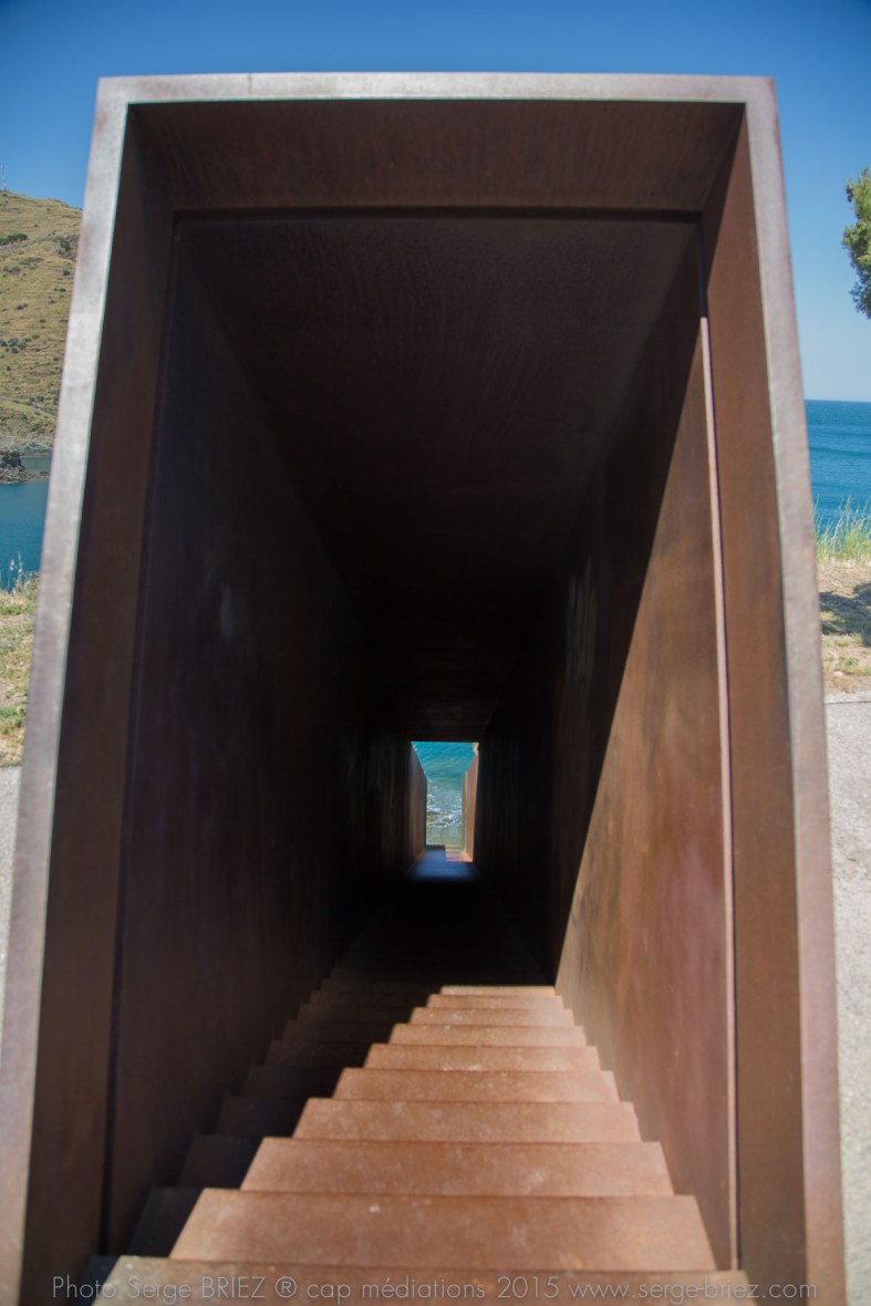 PASSAGES, Dani Karavan en hommage à Walter Benjamin - photo Serge Briez ®capmediations.2015 reproduction iinterdite