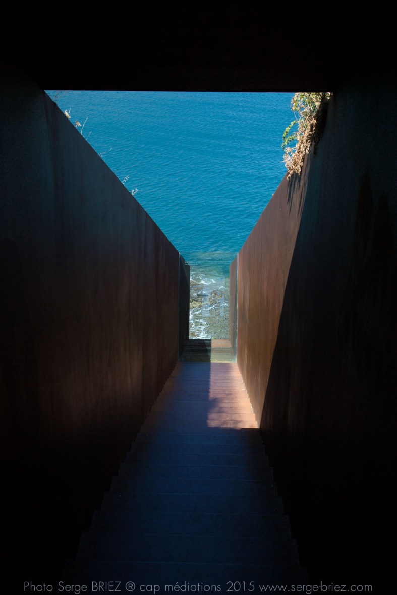 PASSAGES, Dani Karavan en hommage à Walter Benjamin - photo Serge Briez ®capmediations.2015 reproduction iinterdite