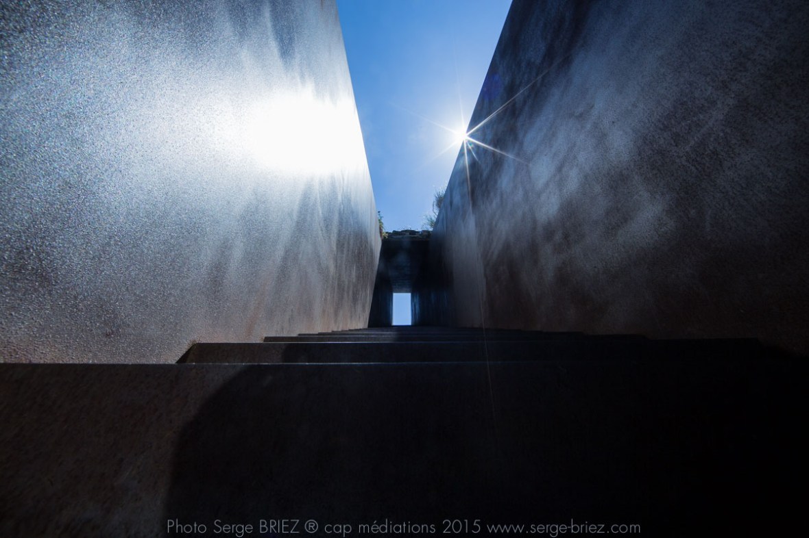 PASSAGES, Dani Karavan en hommage à Walter Benjamin - photo Serge Briez ®capmediations.2015 reproduction iinterdite