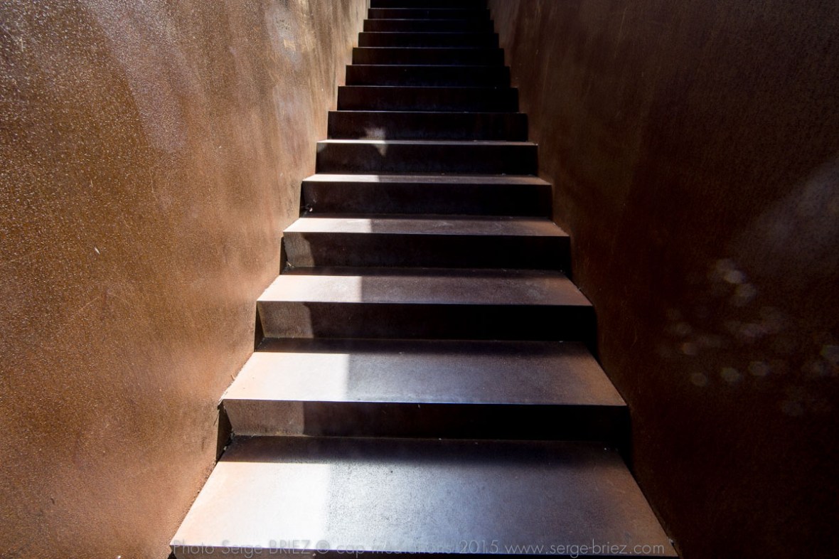 PASSAGES, Dani Karavan en hommage à Walter Benjamin - photo Serge Briez ®capmediations.2015 reproduction iinterdite