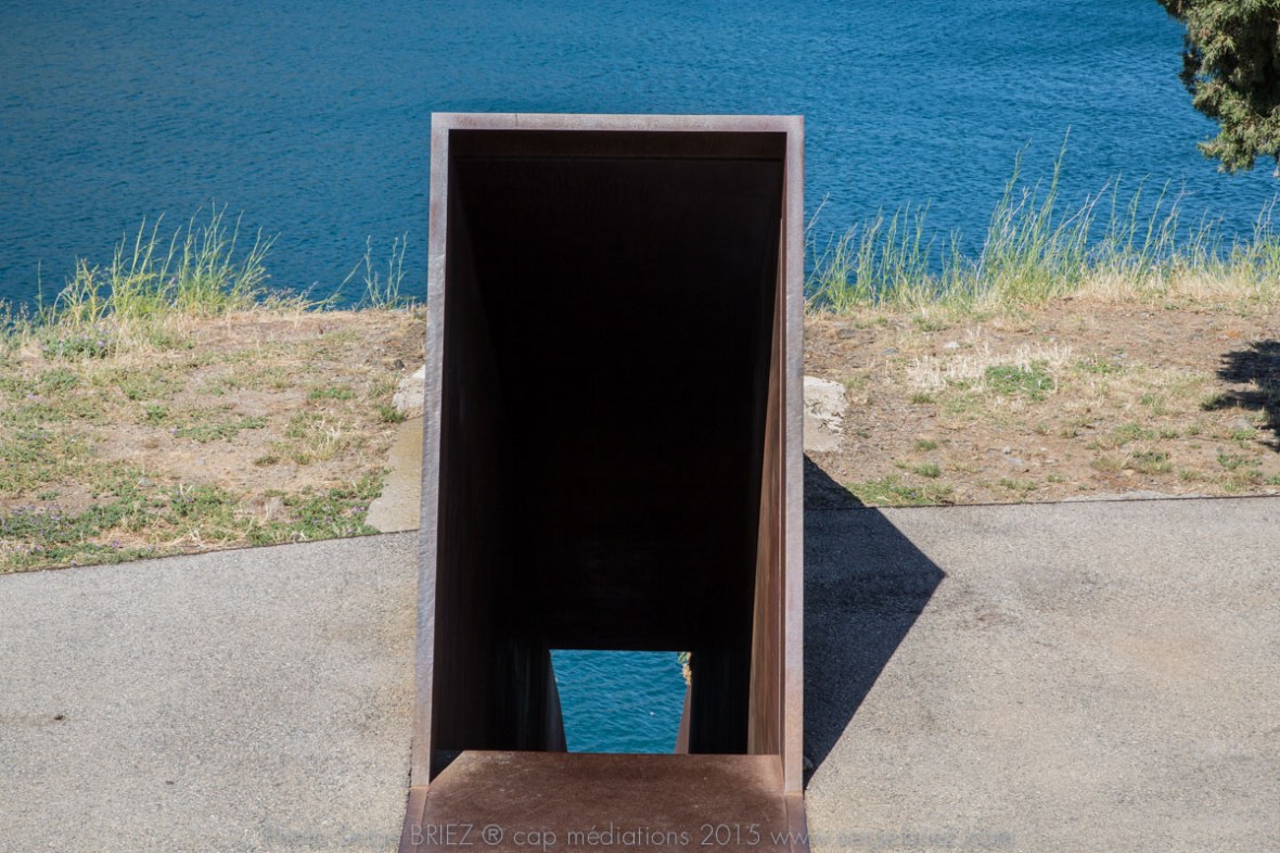 PASSAGES, Dani Karavan en hommage à Walter Benjamin - photo Serge Briez ®capmediations.2015 reproduction iinterdite